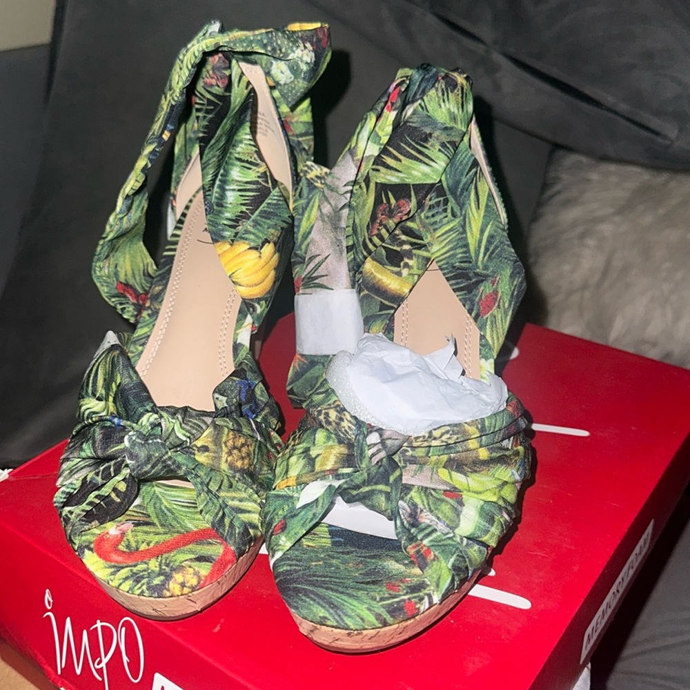 Tropical platform heels